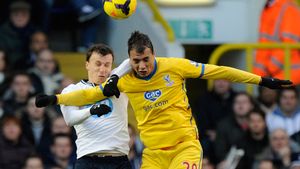 FOTO - Chiricheș a sărbătorit victoria cu Crystal Palace la Stonehenge