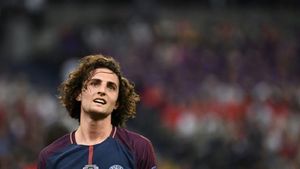 Chinul unui fotbalist uitat: n-a mai jucat din decembrie și a fost alungat de PSG după ce a refuzat să semneze un nou contract, iar mama sa a rupt tăcerea: "E prizonier"