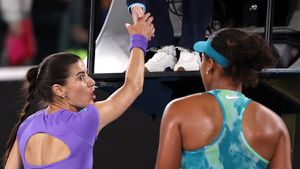 Scandalul escaladează după gestul Soranei Cîrstea față de Naomi Osaka! Un activist din SUA o acuză de rasism pe româncă: „De pe vremea Serenei Williams vedem acest tipar”