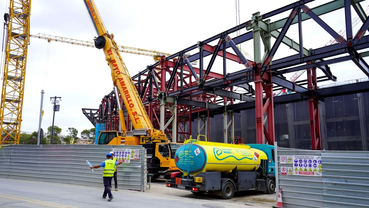 Măcel între muncitorii români şi cei albanezi care construiesc noul stadion Nou Camp! Douăzeci de persoane s-au rupt cu bătaia şi şase au fost rănite şi au ajuns la spital