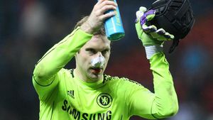 FOTO Cech arată ca Batman după ultima accidentare:** "Îi mai trebuie doar un motiv medical pentru a purta mantie" :)