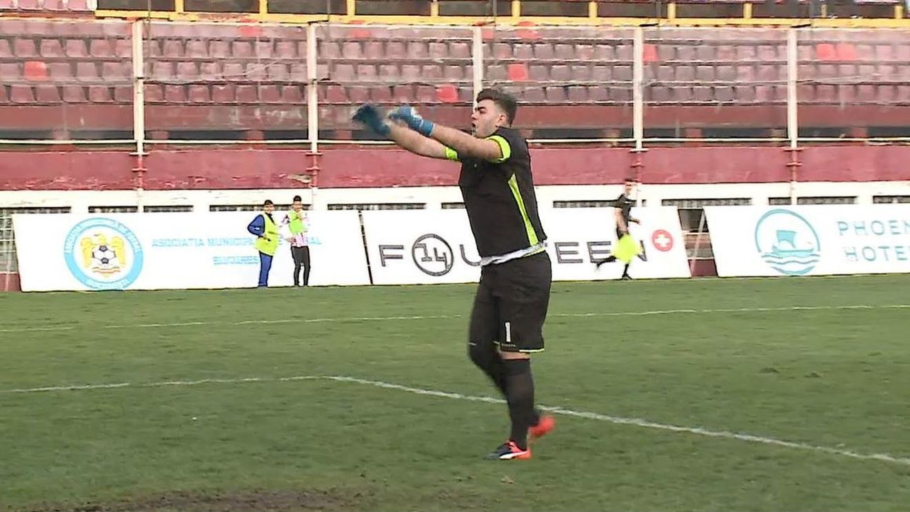 FOTO | Când pasiunea trece dincolo de limite. A încasat 18 goluri de la Academia Rapid, dar a înjurat Steaua alături de suporteri: "Nu te poți abține când auzi cântecele galeriei!"