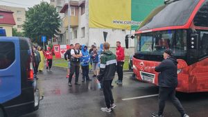 Momente tensionate la Mioveni înainte de barajul FC Argeș - Dinamo! Metoda prin care piteștenii au încercat să-i scoată din sărite pe „câini”: secundul lui Ovidiu Burcă a coborât din autocar plin de nervi! | FOTO