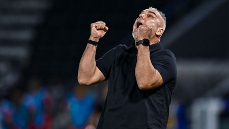 Cosmin Olăroiu a primit oferta de-a dreptul astronomică! Al-Jazira i-a pus pe masă un salariu peste cât va primi Chivu la Inter în noul contract