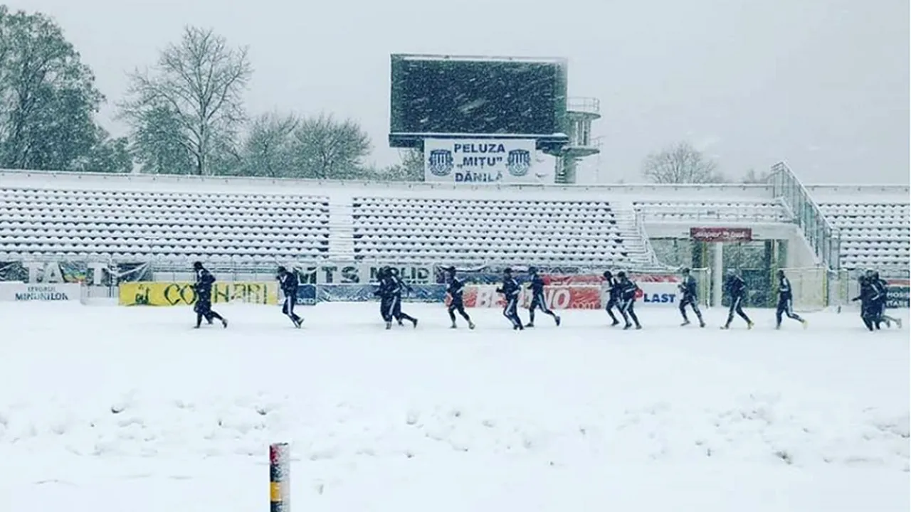 FOTO | Antrenament ca pe Himalaya! Cum se pregătesc jucătorii lui Poli Iași pe ninsoare înainte de partida cu FCSB + prognoza anunțată la ora meciului

