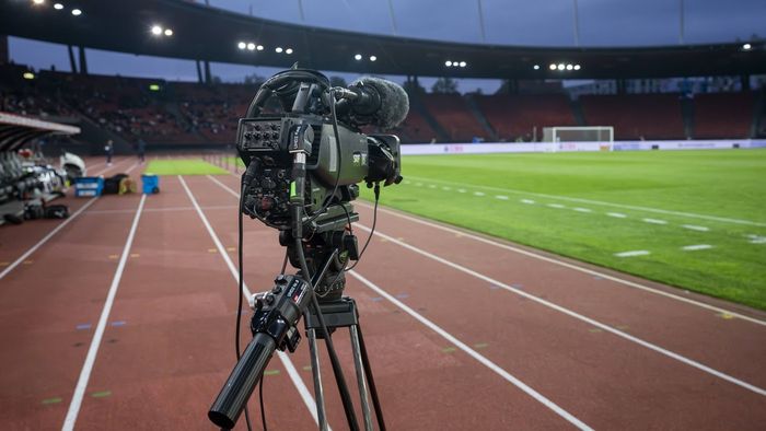 Meciurile din Superliga României pot fi transmise de Kanal D: turcii vând postul TV cu 95.000.000 de euro!