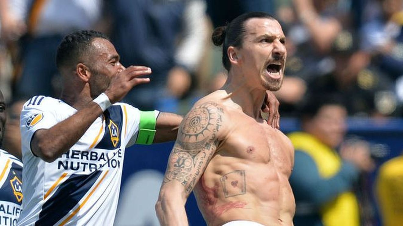 Zlatan Ibrahimovic, probleme grave după ce a fost prins cu un Ferrari de 1,6 milioane de euro neînmatriculat | FOTO