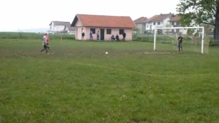 VIDEO - Execuție mai proastă nu există. Până și coechipierii lui au râs în hohote de modul în care a bătut acest 11 metri