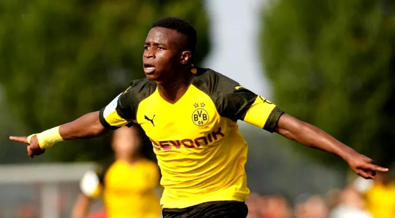 Youssoufa Moukoko, puștiul fenomen de la Borussia Dortmund, ținta ultrașilor rasiști! Ce i-au făcut după ce a marcat un hattrick