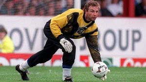 "Kelong Kings: Mărturiile celui mai prolific aranjor de meciuri". Primii pași în Europa: "Am plecat din Singapore să aranjăm meciuri din Anglia". Episodul II