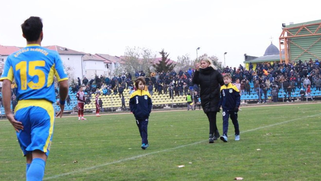 Lorena Balaci a lansat un proiect de suflet în memoria "Minunii Blonde"! Totul s-a petrecut la derby-ul Rapidului: "Mi-am îndeplinit dorința" | FOTO