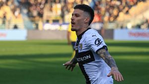 Jocul din 3 cuvinte prin care Parma l-a descris pe Dennis Man după ce a marcat cu Lazio