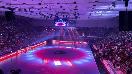 Ziua în care handbalul mondial a pierdut o mare jucătoare! Copleșită de emoții, Cristina Neagu și-a încheiat cariera cu lacrimi în ochi