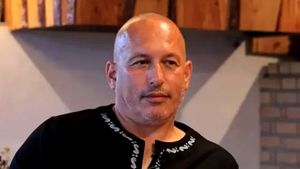 Cornel Dinicu răstoarnă tot cazul de la Ferma Dacilor. Procurorii au aflat de noua variantă a patronului: doi moldoveni ar fi pus focul intenționat și vor să fugă din România