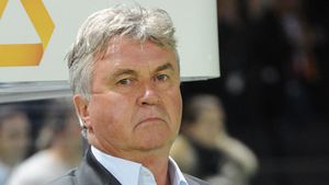 Hiddink nu va reveni la Chelsea