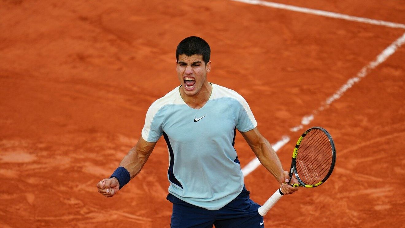 Carlos Alcaraz a evitat surpriza turneului de la Roland Garros! Tânărul minune a salvat minge de meci, a revenit de la 0-3 în decisiv și s-a calificat în turul trei