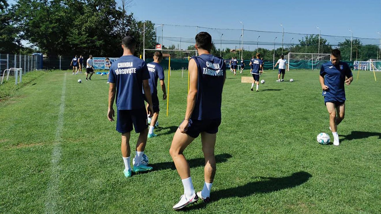 Săndoi se întoarce la Craiova, cu Chindia. Antrenorul, încrezător înaintea meciului cu echipa antrenată de Adi Mutu. Jucătorul din Haiti achiziționat de târgovișteni și situația lui Daniel Popa