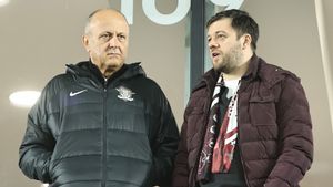 Lovitură pentru Dan Șucu și pentru Rapid. Fotbalistul a acceptat salariul de 20.000 de euro pe lună