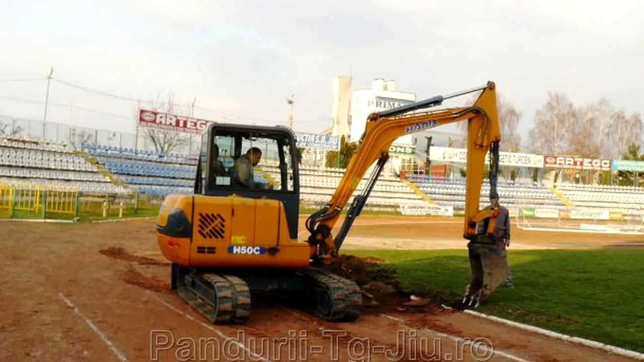 FOTO Au demarat lucrările la stadionul Pandurilor