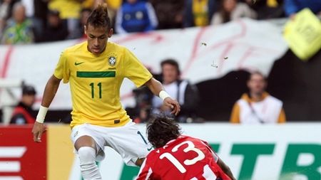 Pentru așa ceva, în Liga I s-ar veni cu bani de acasă!** Neymar, amendat cu 6.000 de euro pentru că l-a făcut "hoț" pe un arbitru!
