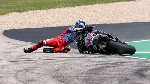 Momente teribile în Moto GP! Un star a căzut după ce i s-a făcut rău: „A intrat în colaps!”