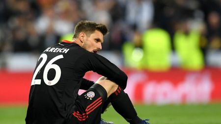 Imaginea serii | Devastat! FOTO | Cum a fost surprins Sven Ulreich la finalul meciului în care gafa sa a "îngropat-o" pe Bayern. Mesajul portarului și dovezile de prietenie din partea colegilor. Ce i-au transmis James, Boateng și Javi Martinez