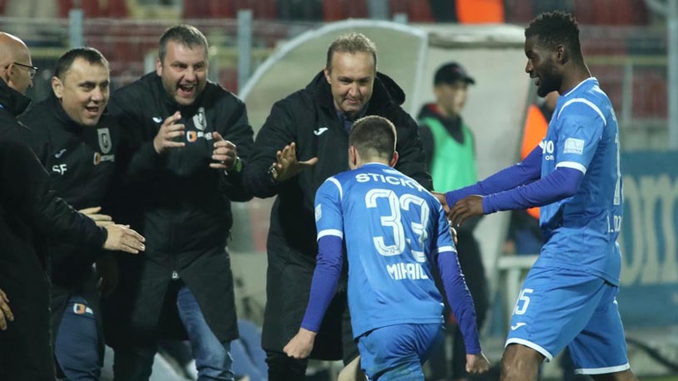 Fostul antrenor al FCSB, la Craiova? "Vedem la finalul sezonului". Tehnicianul lasă "ușa" deschisă 