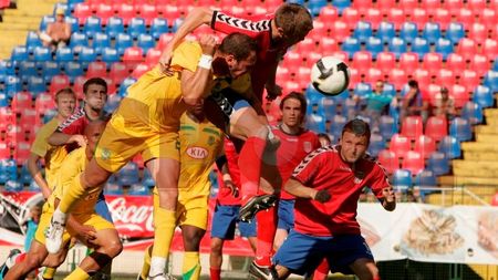 Umiliți** de "lanternă"!