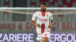 Decizie finală în cazul Malcom Edjouma. Ce a hotărât Bari în legătură cu fotbalistul adus de la FCSB