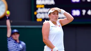 Lovitură de teatru în optimi la Wimbledon! Jelena Ostapenko, eliminată de o jucătoare de 34 de ani, mamă a doi copii | VIDEO