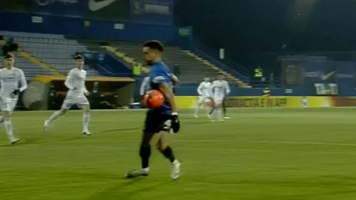 Istvan Kovacs a închis ochii la preluarea lui Dussaut! Florinel Coman și compania au cerut penalty | FOTO & VIDEO