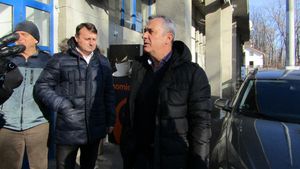 INTERVIU EXCLUSIV | Mircea Rednic, despre "normalitatea" de a împrumuta clubul la care antrenează și regula Under 21 din Liga 1! Cum le răspunde suporterilor contestatari ai lui Poli Iași