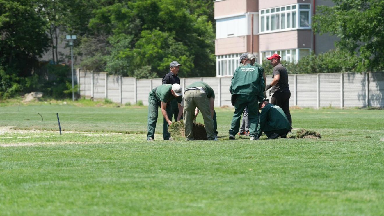 Arena „Ion Oblemenco” a rămas fără gazon. Dacă „U" Cluj se mută la Sibiu, Universitatea Craiova a primit asigurări că va juca acasă în Conference League