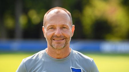 Hertha Berlin l-a dat afară pe antrenorul cu portarii Zsolt Petry, după ce acesta a făcut comentarii homofobe și anti-migranți în presa din Ungaria!