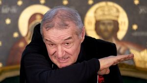 Doi fotbaliști, out din echipa FCSB la pauza meciului cu Petrolul. Gigi Becali a luat decizia după ce i-a văzut o repriză