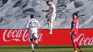 Karim Benzema, salvatorul lui Zinedine Zidane! Francezul a adus victoria Realului printr-un super gol înscris în prelungiri și Barcelona a fost depășită