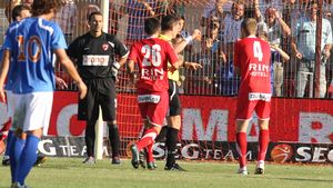 Încă un penalty INVENTAT în Liga I! Moți, eliminat după o intrare perfect corectă!