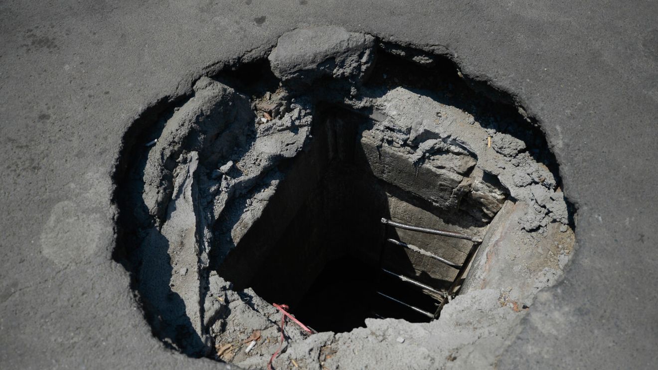 Ce a pățit un milionar celebru pe o stradă dintr-un oraş controversat al României: „Au luat capacul de la canal. M-am dus în rahat până peste cap”