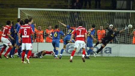 Meciul în care joacă emblemele de pe tricou!** Patru exemple din ultimii 10 ani care le spun pariorilor: "Nu mizați pe FAVORITĂ‚"