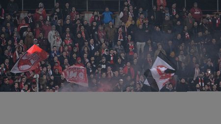 Atunci și acum. Cum arăta stadionul la Dinamo - Botoșani în urmă cu două luni, în meciul decisiv pentru accederea în playoff, și cum a arătat în playout