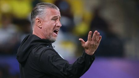 I-au dat țeapă lui Laurențiu Reghecampf. Românul n-a lăsat lucrurile așa și a declanșat războiul la FIFA pentru averea pe care i-o datorează