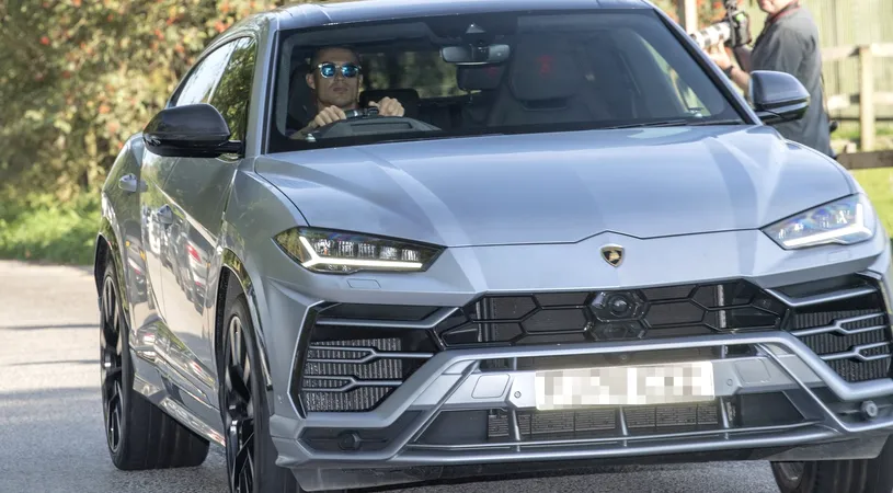 Cel mai tare Lamborghini îl are pe Cristiano Ronaldo pe capotă! Cine e celebrul proprietar: nu știa nimic despre mașini și s-a dus cu 464.000 de euro la un dealer auto