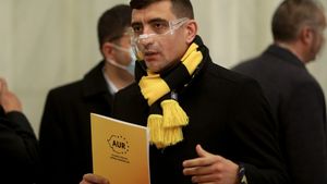 Cum a fost „prins” George Simion între Rapid și Steaua în copilărie: „L-am întrebat pe tata ce înseamnă cuvântul cu m” | VIDEO