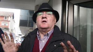 Mitică Dragomir, anunț controversat: ar legaliza mita fiscalizată şi prostituția! „Ce, mă bagă la puşcărie? E plăcerea mea!”