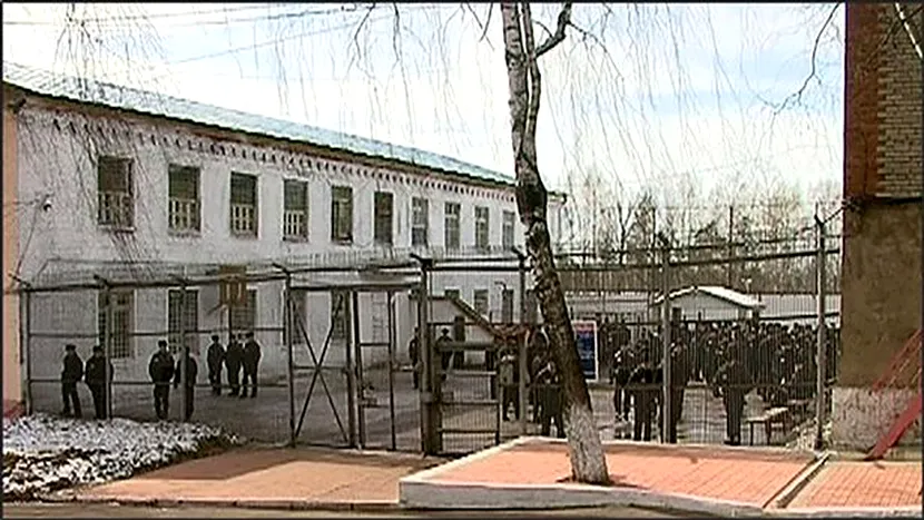 La închisoarea de maximă securitate a lui Putin, deținuții sunt violați cu țevi metalice. Alexei Navalnîi se teme că va fi trimis la închisoarea liderului rus