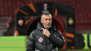 Mihai Stoica, reacție tranșantă după ce Louis Munteanu s-a pozat în tricoul FCSB: „Îi dăm prea mare importanță”