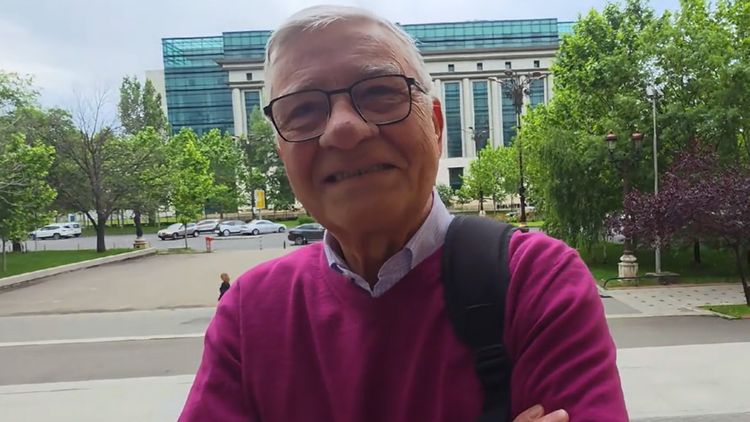 Cum arată Mircea Sandu la 73 de ani. Fostul preşedinte FRF a venit în România: „Am avut mai multe cancere, acum sunt pe picioare”