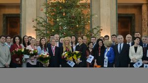 Pas înapoi cu stângăcii. Premierul Cioloș spune pe Facebook că n-a intenționat să dezbine prin premierea preferențială a handbalistelor. Mesajul, corectat ulterior, are și o greșeală gramaticală
