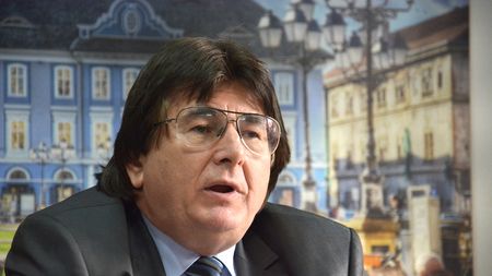 FOTO | Primarul Timișoarei a pățit-o la ultimul meci de fotbal. "A fost un sabotaj." S-a ales cu ochiul învinețit și patru copci. Ce i s-a întâmplat și marele său regret