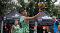 Finalul sezonului Sport Arena Streetball 2026 a adus sub panou glorii ale fotbalului și o campioană olimpică! Gabi Torje a decis meciul de baschet 3×3